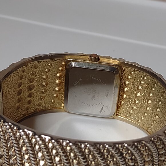 Pretty 6.5 Inch Gold Tone Rumours Watch - Picture 6 of 10
